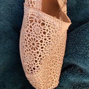 Toms cream lace